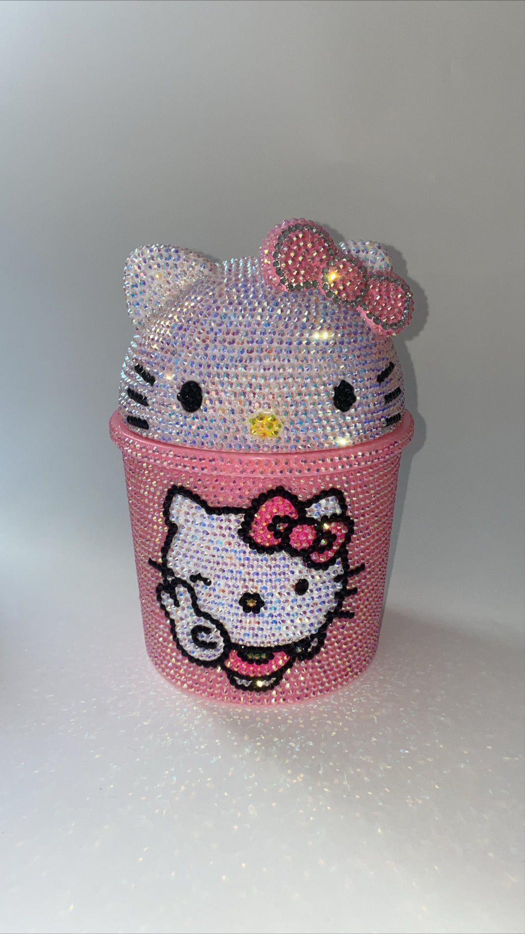 Hello Kitty Mini Trash Bin